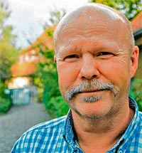 Bürgermeister Jörg Smolla vor dem Kindergarten